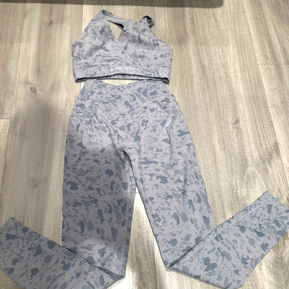Alphalete Surface leggings and Bra set size S